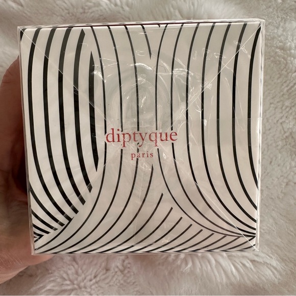 Diptyque Dancing Ovals Baies Limited Edition Candle 190g NWT - Picture 4 of 5